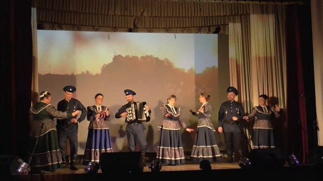 Народный ансамбль русской и казачьей песни "Купава" - "Утром спозаранку" смотреть онлайн