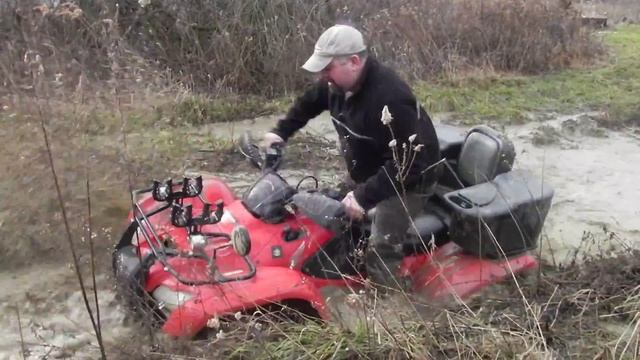 Red Rancher 420 on 25 Kenda Executioners смотреть онлайн