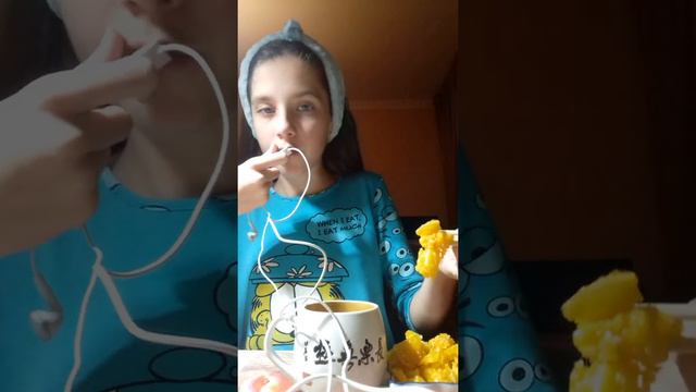 я опять вернулась!!!!!!😂😅АСМР "мёд"🍯😍😍наденьте наушники!!!)))бомбические звуки!!! смотреть онлайн