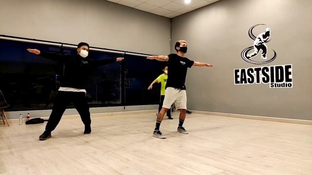 สอนเต้น Popping ง่ายๆ เต้นตามได้เลย | Eastside Studio ตราด смотреть онлайн