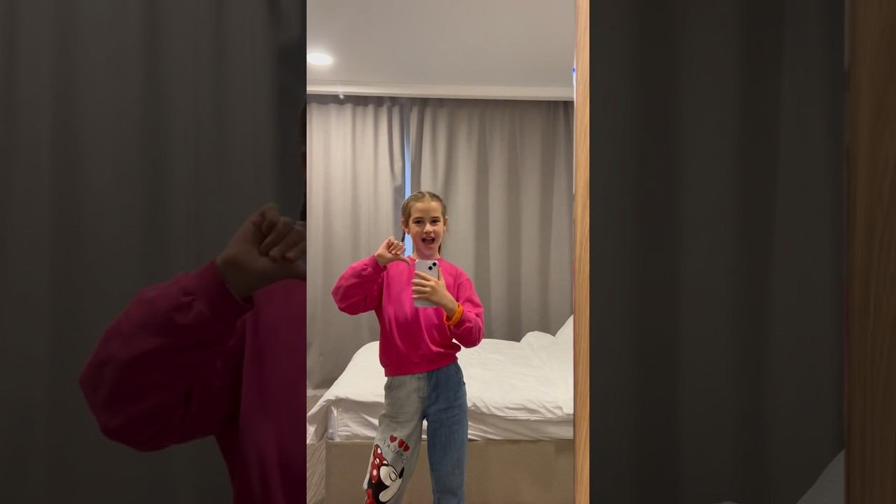 Алинка поет песню Знаете песню? #shorts смотреть онлайн