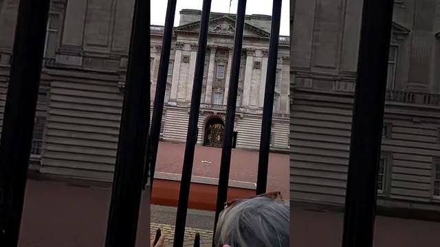 Караул в Букемгенском дворце Лондон смотреть онлайн