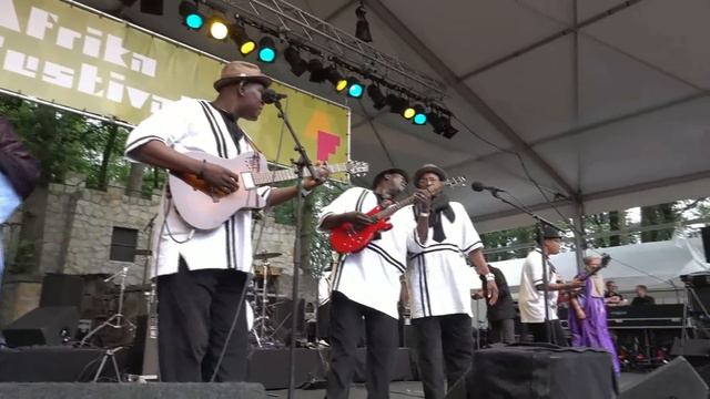 Ali Farka Touré Band - Cherie - LIVE at Afrikafestival Hertme 2017 смотреть онлайн