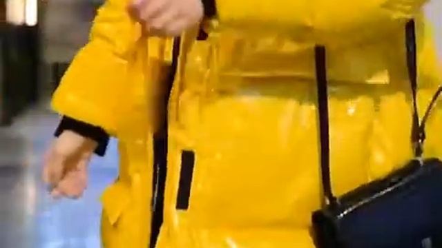Зимняя стеганая куртка с капюшоном, женская парка 2021, новое модное глянцевое хлопковое пальто смотреть онлайн