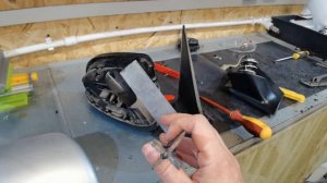 Как разобрать зеркало Kia rio 3. Разделение корпуса