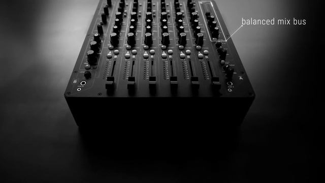 PLAYdifferently: MODEL 1 смотреть онлайн
