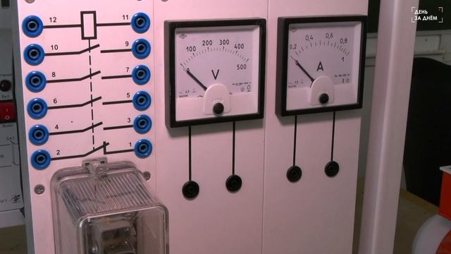 Старшеклассники проходят профессиональную подготовку в политехническом колледже смотреть онлайн
