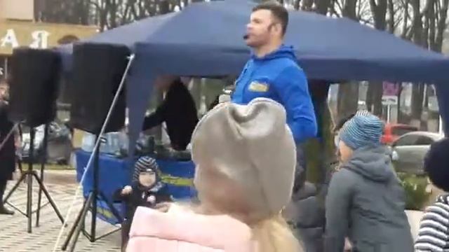 Левин Артем в Краснодаре проводит зарядку смотреть онлайн