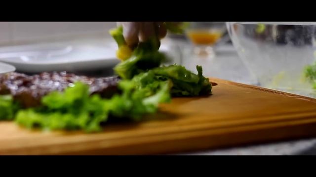 Аппетитные стейки в «WOW bar». смотреть онлайн