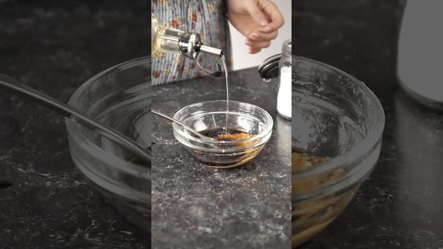 Салат с хрустящими баклажанами (рецепт в описании) смотреть онлайн