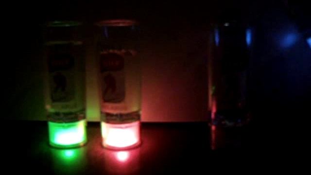 Светящаяся рюмка стопка с подсветкой смотреть онлайн