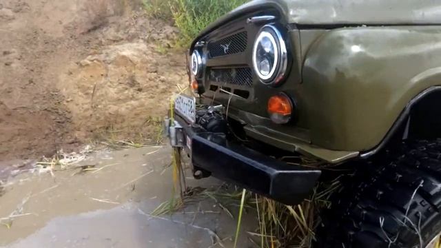 Дерзкий Паджеро бросил вызов Нивам. Жесткий оффроуд. смотреть онлайн