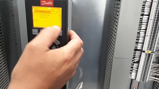 Частотник Danfoss FC 301/302 - Сохранение и загрузка параметров с панельки смотреть онлайн
