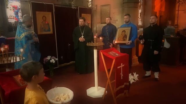 Церемония вручения казаками Донской Иконы Божией Матери православному приходу в Глазго (Шотландия) смотреть онлайн