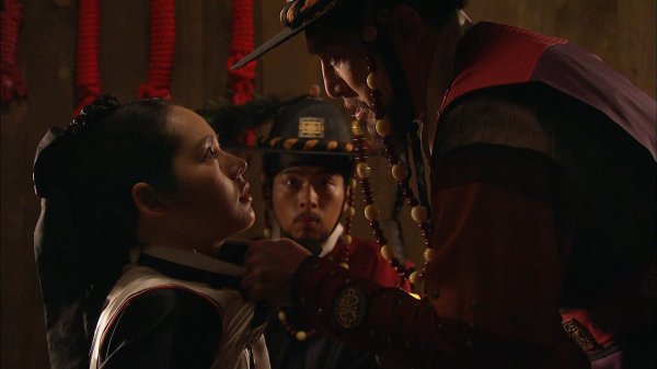 Солнце в объятиях луны, 13 серия. Охота на ведьм