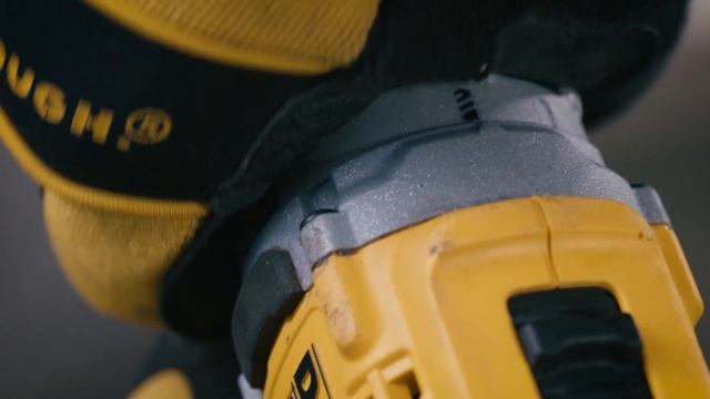 Компактная бесщеточная аккумуляторная дрель-шуруповерт DCD701 от DEWALT