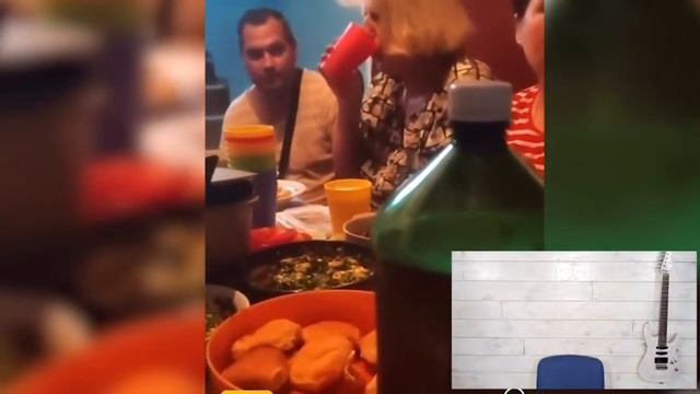 Отмечаем в подъезде накрывая стол на лестничном пролёте. смотреть онлайн