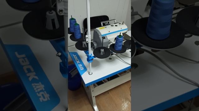 Пошив юбок клетка. Оверлок Jack E4S-6-03/333 6-ти ниточный . Подшивочная машинка и многое другое. смотреть онлайн