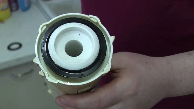 Профилактика и ремонт унитаза, если течет сливной бачок смотреть онлайн