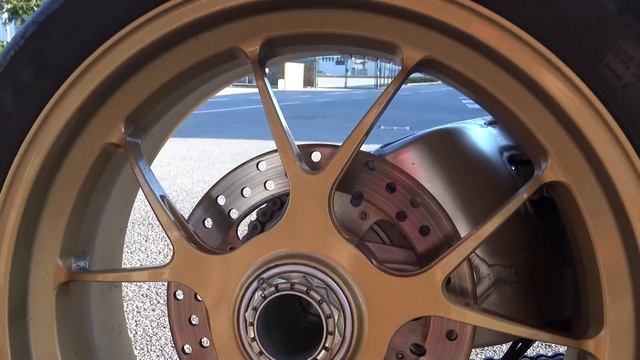 DUCATI 1098 S Vs KAWASAKI Z 1000 (VIDEO 4K) смотреть онлайн