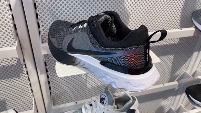 Nike Infinity Run FlyKnit 3 Premium “Black Zebra Iridescent” - SKU: DZ3027-001 смотреть онлайн