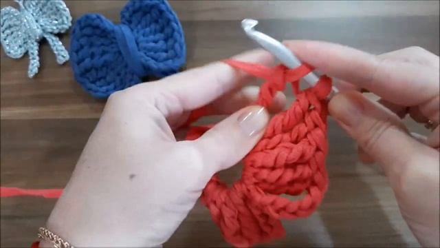 Бантик крючком из трикотажной пряжи. Crochet bow from T-shirt yarn смотреть онлайн
