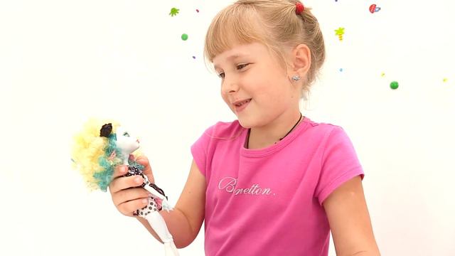 Видео для девочек. Куклы Монстр Хай собираются на дискотеку смотреть онлайн