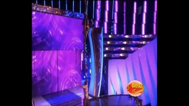 ЭКВИЛИБР НА ХОДУЛЯХ НА ШОУ МИНУТА СЛАВЫ смотреть онлайн