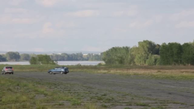 Reno Logan (с камерой) vs Lada 112 / дрэг-рейсинг Саяногорск, 05.06.11 смотреть онлайн