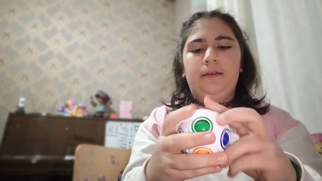 обзор на мои кубики рубрики .Почему они ломаются на моих руках ? смотреть онлайн