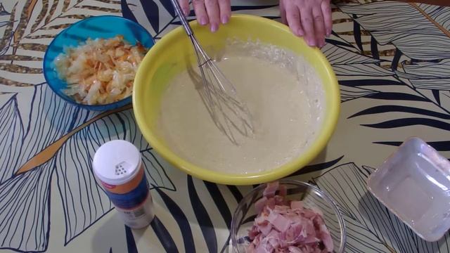 Заливной пирог с капустой и беконом