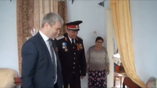 Глава Апшеронского района поздравляет ветерана ВОВ со столетием. смотреть онлайн