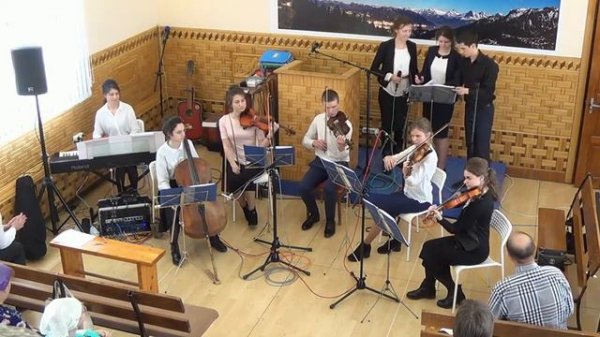 Улыбается небо синее....---  пение