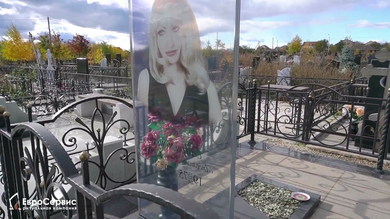 Мемориальный комплекс с памятником из закаленного стекла смотреть онлайн