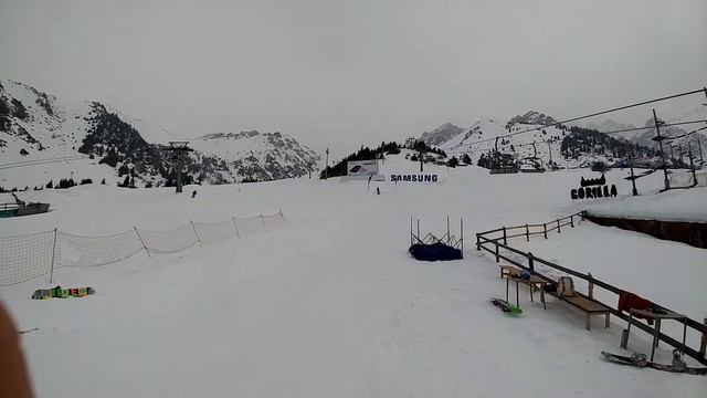 Snowboard, прыжки в подушку первый раз. Snowpark Gorilla, Shymbulak 2017. смотреть онлайн
