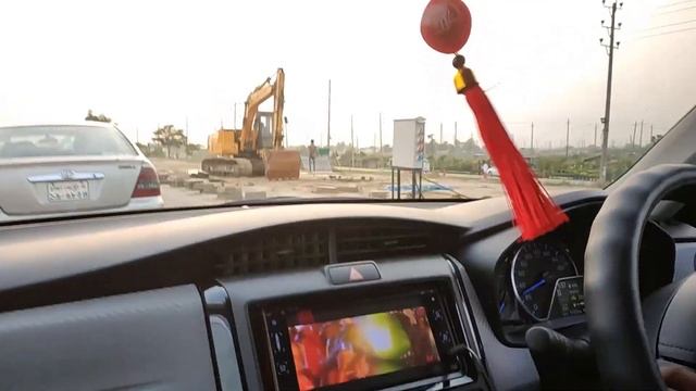 My Toyota Axio Hybrid VS Nissan Navara and finally Axio win :p смотреть онлайн