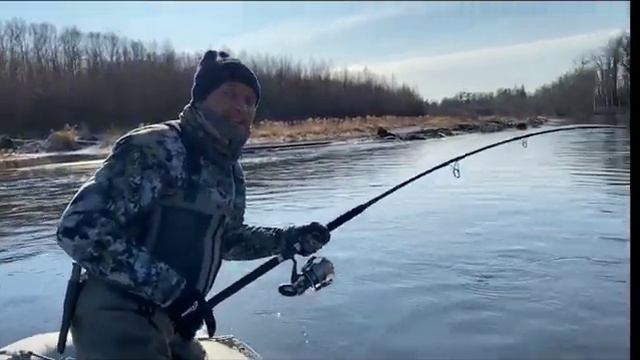 ловля тайменя на Тугуре смотреть онлайн