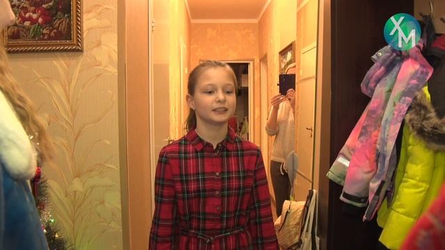 Дед Мороз и Снегурочка продолжают вручать подарки юным хантымансийцам смотреть онлайн