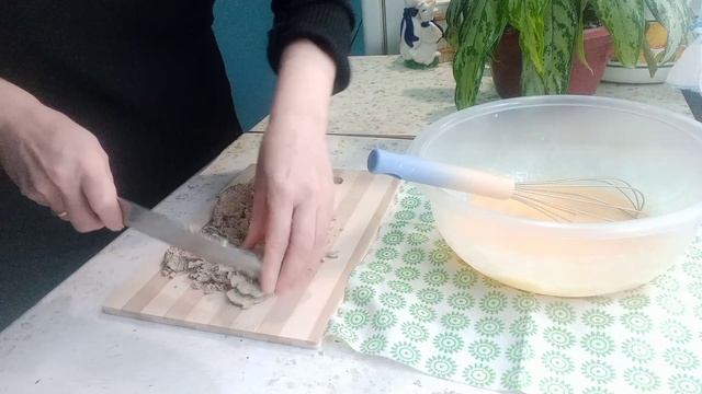 Вкусный пирог с халвой / быстрый рецепт#пирог#пирогсхалвой#выпечка#рецепт#