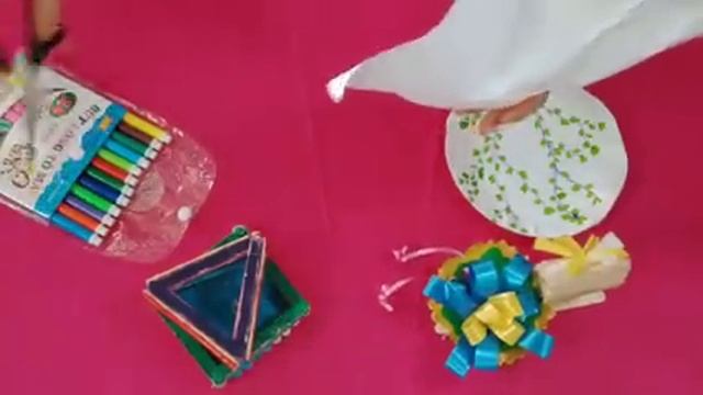 Картины нанесены на тарелки с новой фактурой, вызывая интересное ощущение, что многи - Victor Welsh