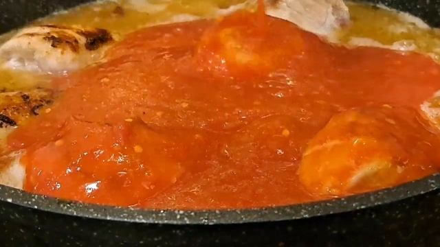 Курица в розовом соусе