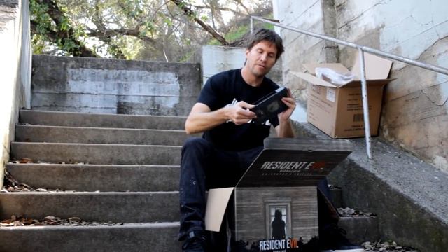 Real Life Haunted House / Resident Evil 7 Collectors Edition Unboxing! смотреть онлайн