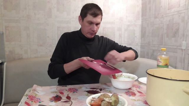 Салат из квашенной капусты по деревенски за 10 минут. смотреть онлайн