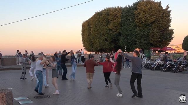 30. Что посмотреть в Петербурге? Танцы на Стрелке Васильевского острова. Бабье лето 2020 смотреть онлайн
