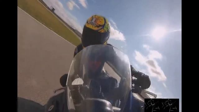 небольшой видео обзор M1NSK R 250 Vs  Honda CBR250R