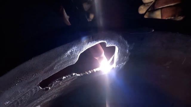 Аргонная сварка литого диска с сквозным выломом. смотреть онлайн