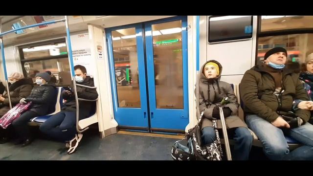 Новогоднее видео в метро(*с музыкой): Перегон "Котельники" - "Улица 1905 года" смотреть онлайн