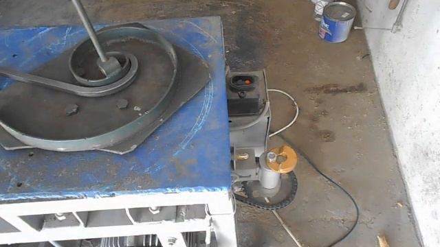 работа самодельного полуавтоматического станка для ковки . смотреть онлайн