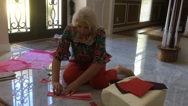 КАК СДЕЛАТЬ ПОМ-ПОН из ПАПИРОСНОЙ БУМАГИ,ДЕКОРАЦИЯ для КОМНАТЫ смотреть онлайн