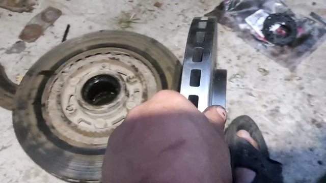 Как заменить передние тормозные диски Хендай Терракан- Митсубиси Паджеро , Делика